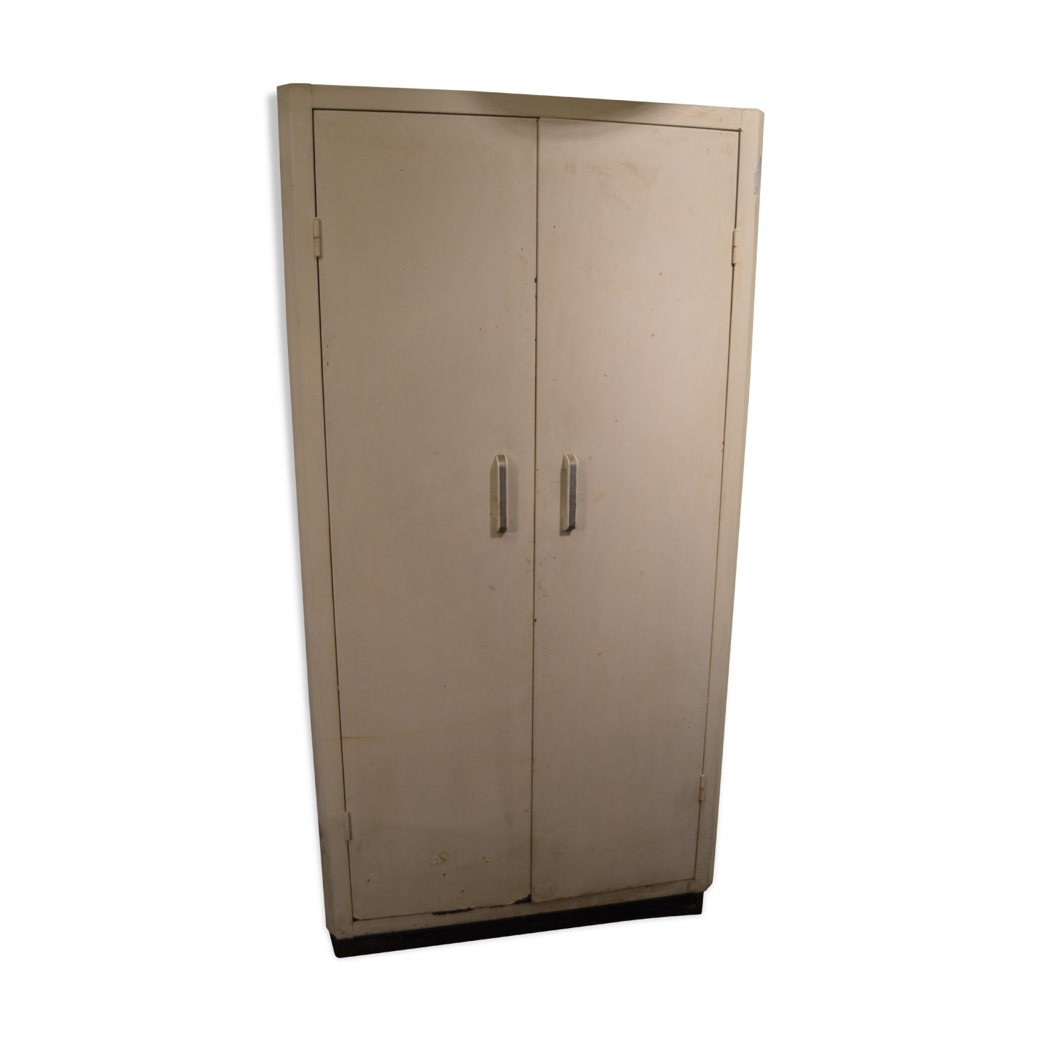Wardrobe with 2 iron doors