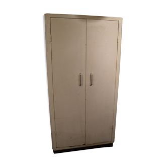 Wardrobe with 2 iron doors