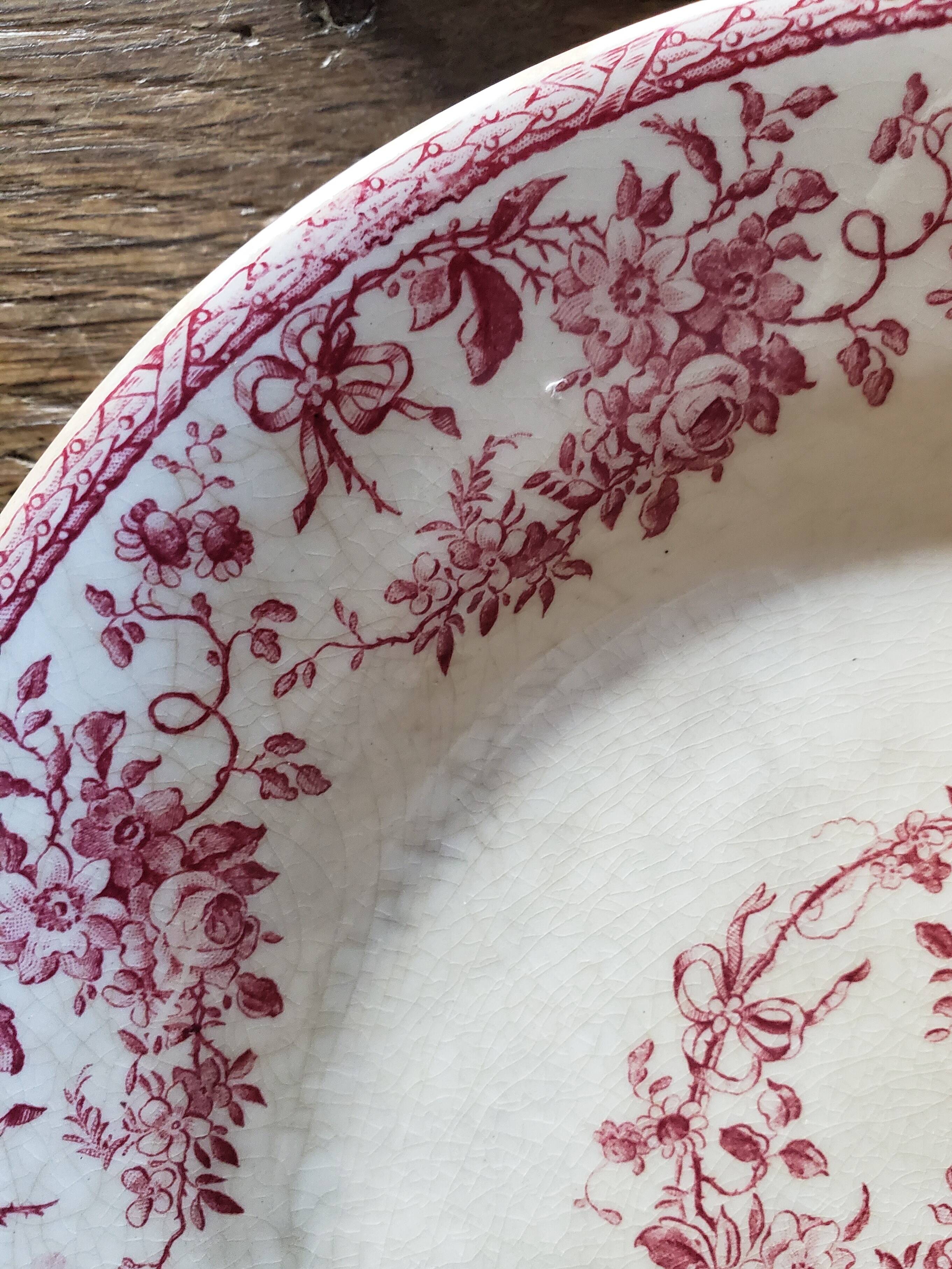 Gien ceramic flat plates. Collection "Bouquets de roses"
