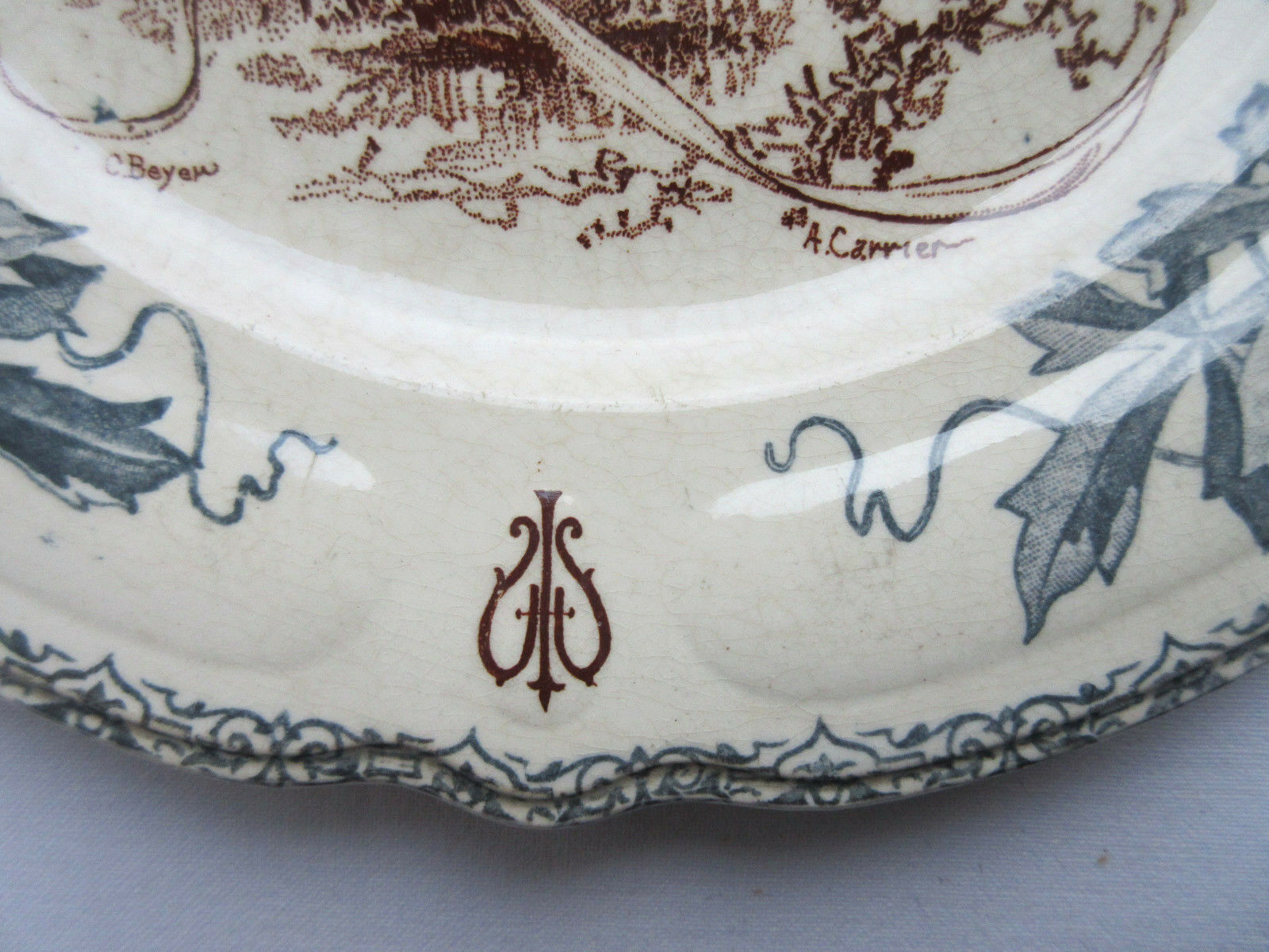 Art Nouveau plate Terre de Fer Choisy le Roi, Louis XIII model: Le Soir