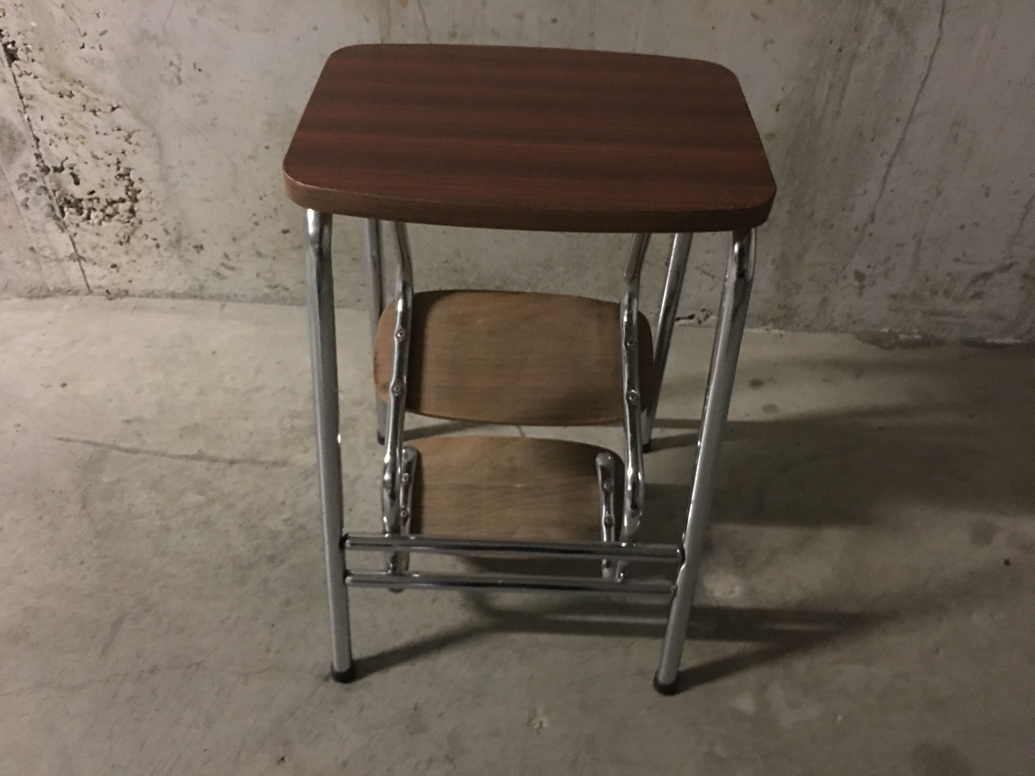 Tabouret marche-pied en formica années 70