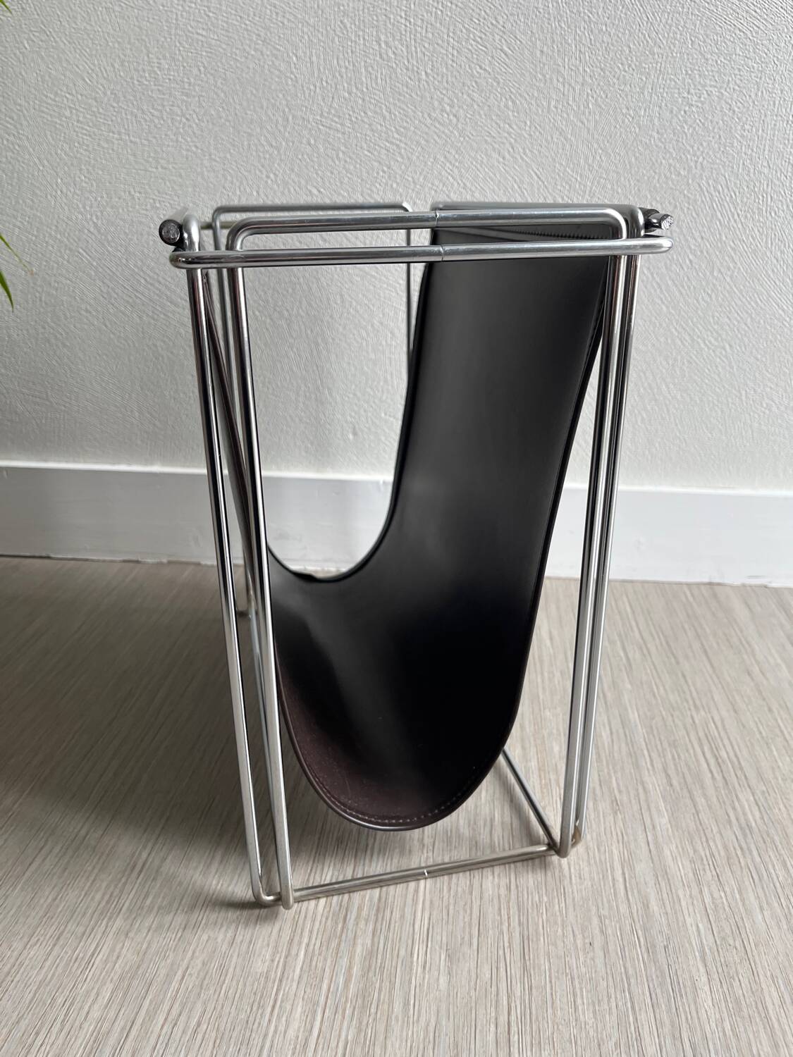 Vintage magazine rack Gérard Rignault published by Group S.A.