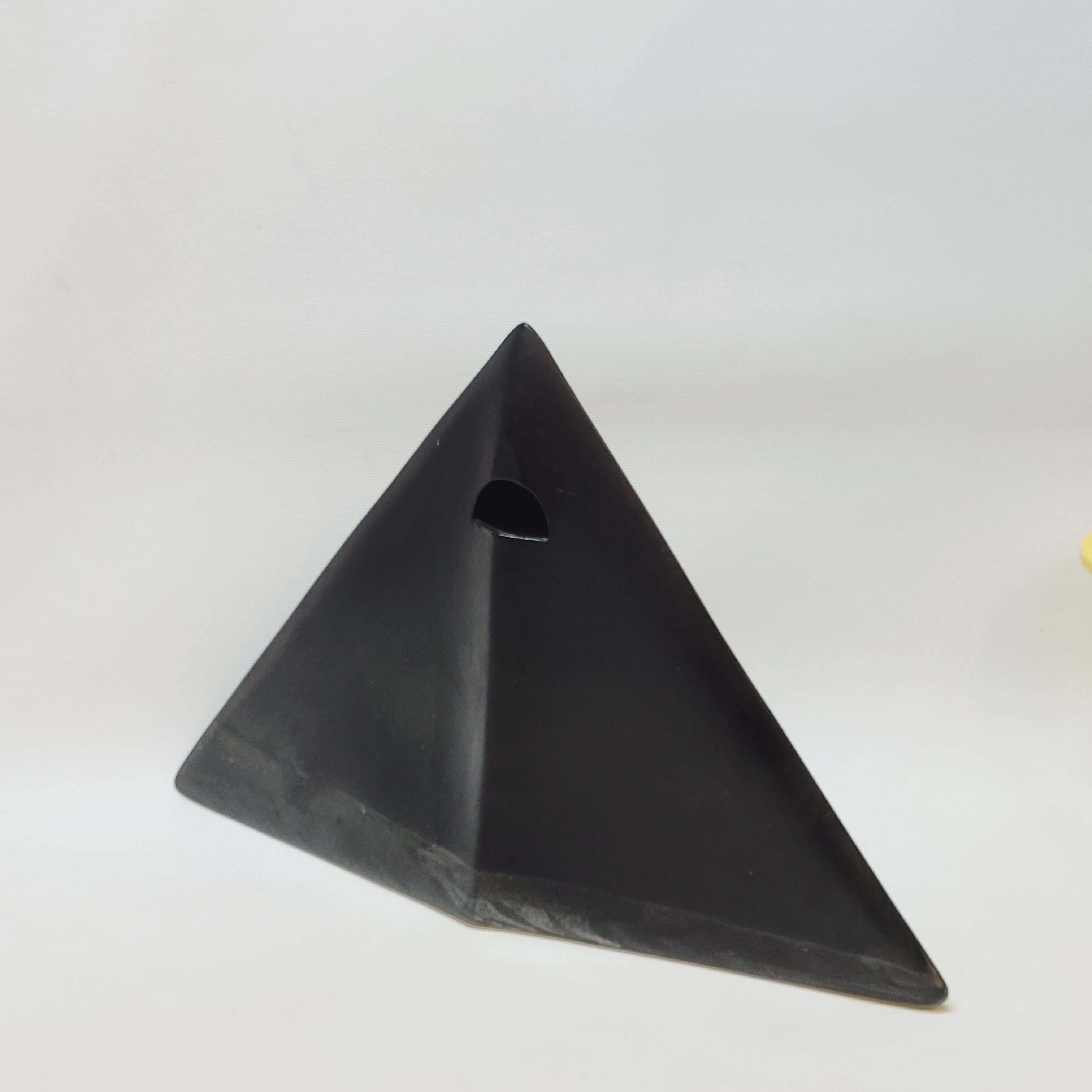 Soliflore vase in black ceramic pyramid or manta ray design