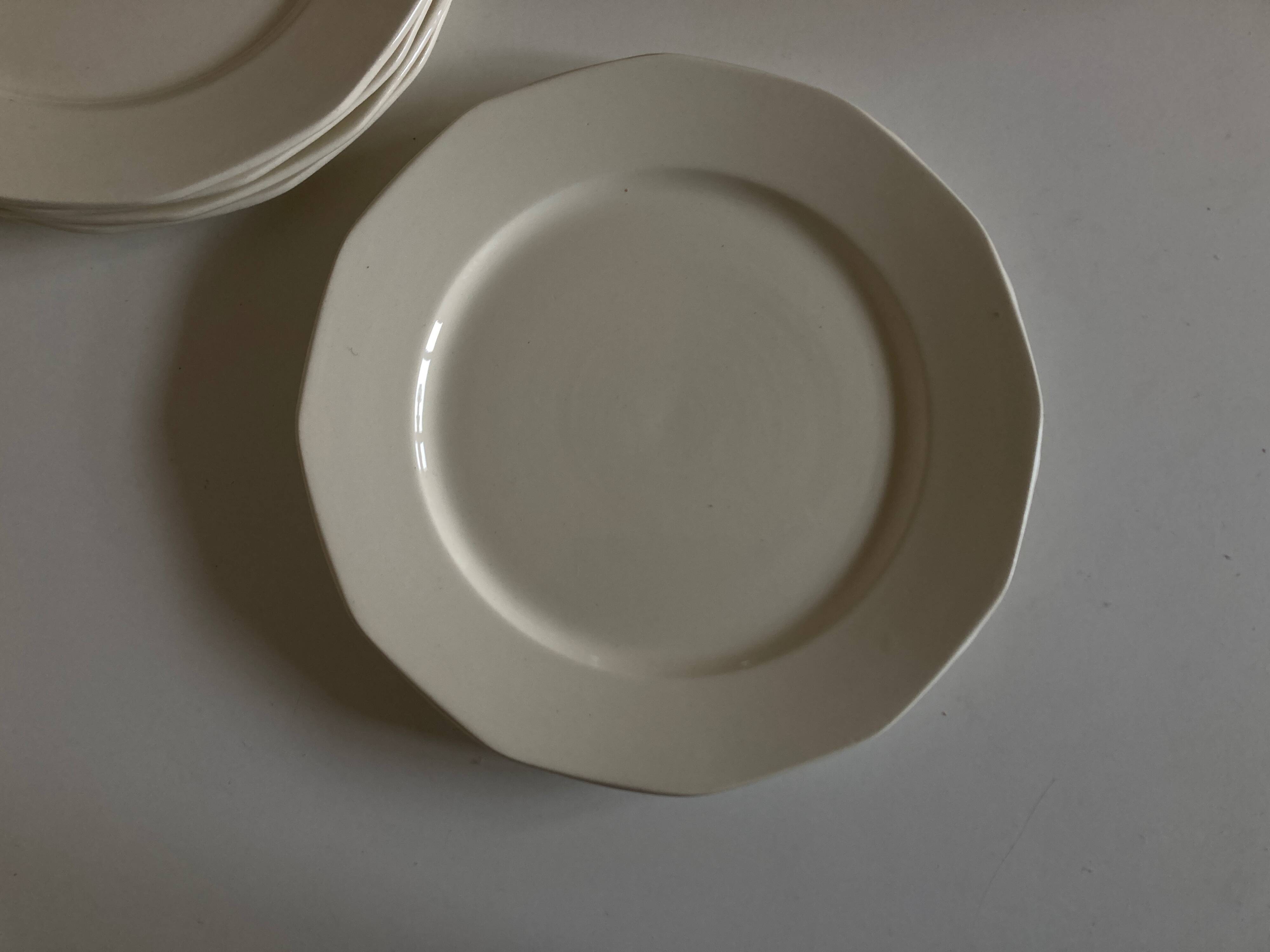 Set de 6 assiettes ivoire modernistes terre de fer