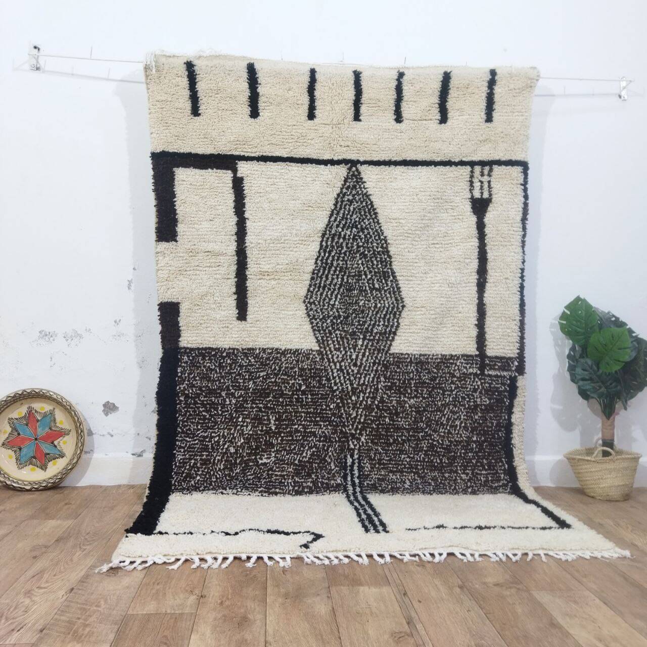 Azilal Berber rug in handmade wool 236 X 156 CM