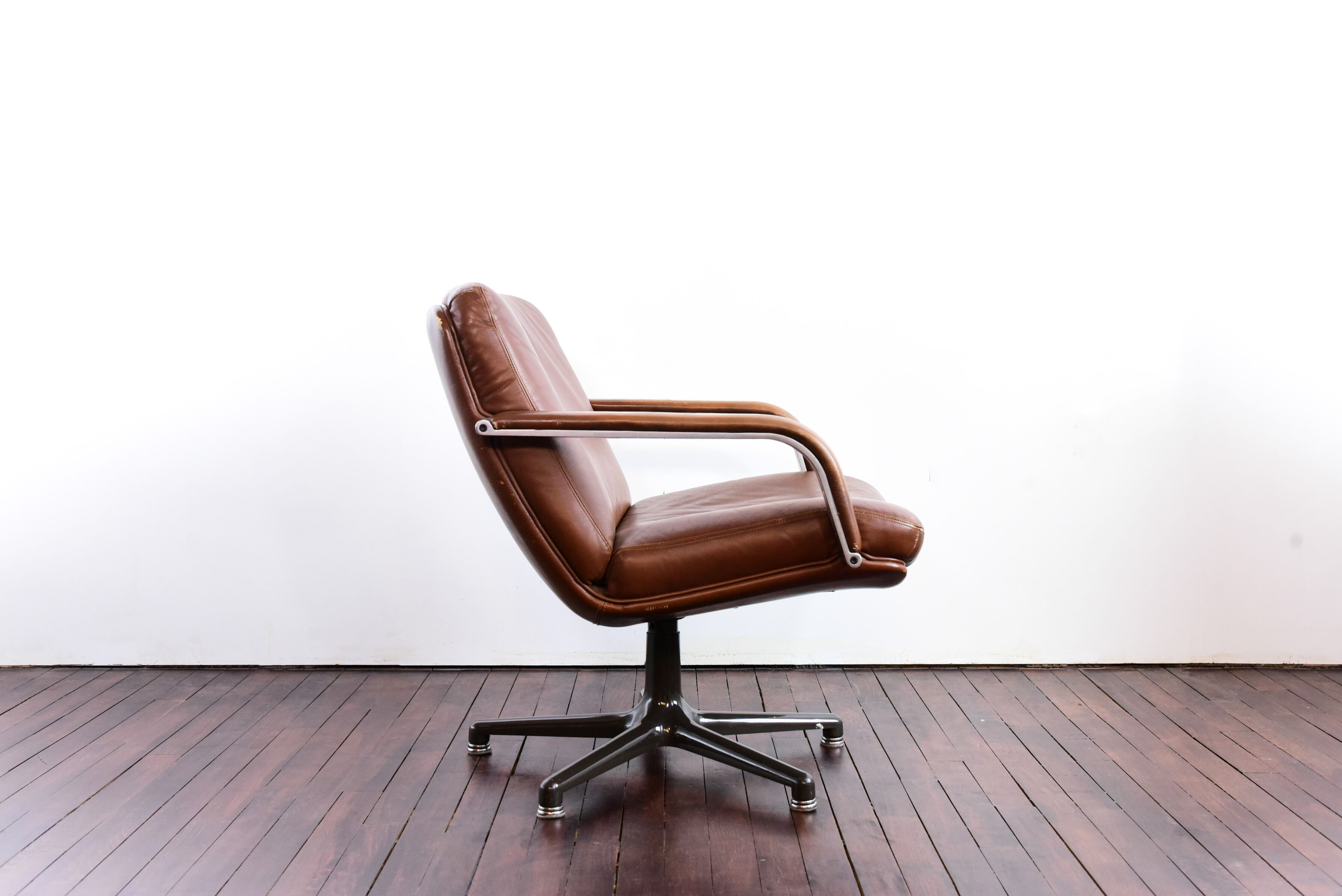 384 boardroom swivel chairs by Harcourt for Artifort