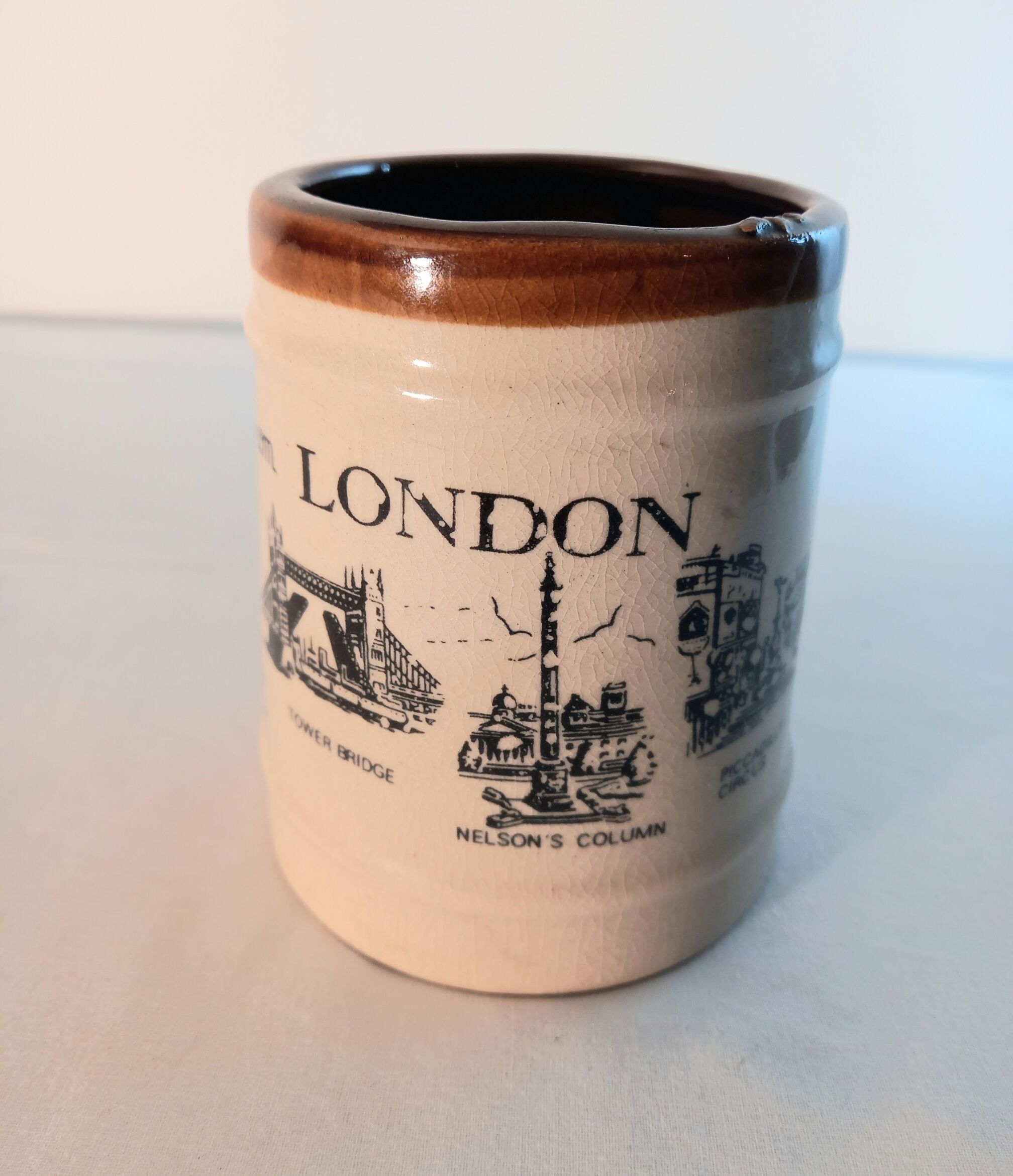 Sandstone beer mug ''London''