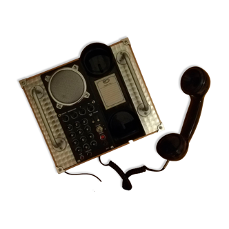Téléphone mural vintage à touches