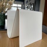 Wavy magazine holder