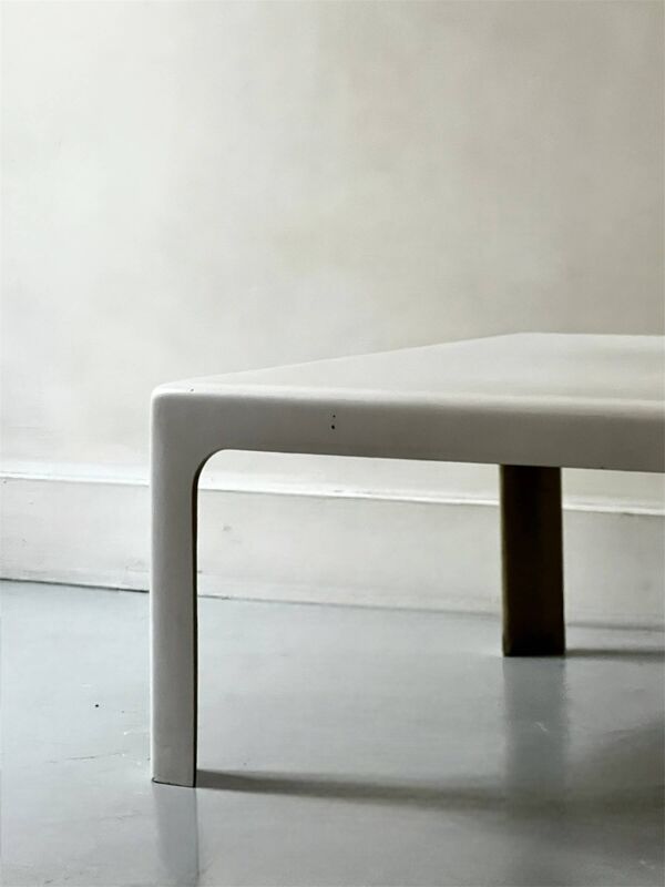 Table basse carré prisunic en fibre de verre blanc, design 1970