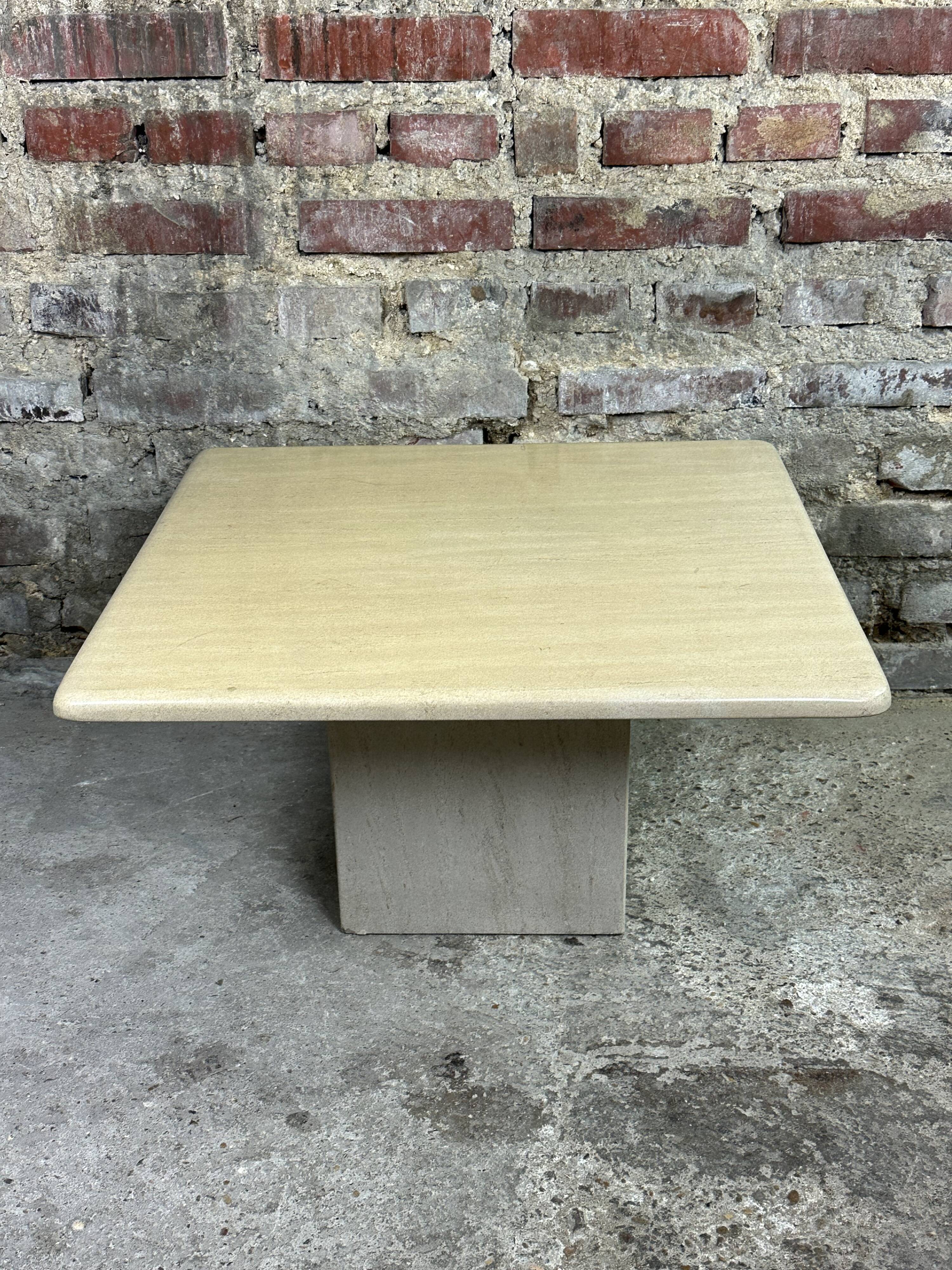 Table basse carrée vintage en travertin italie 1980