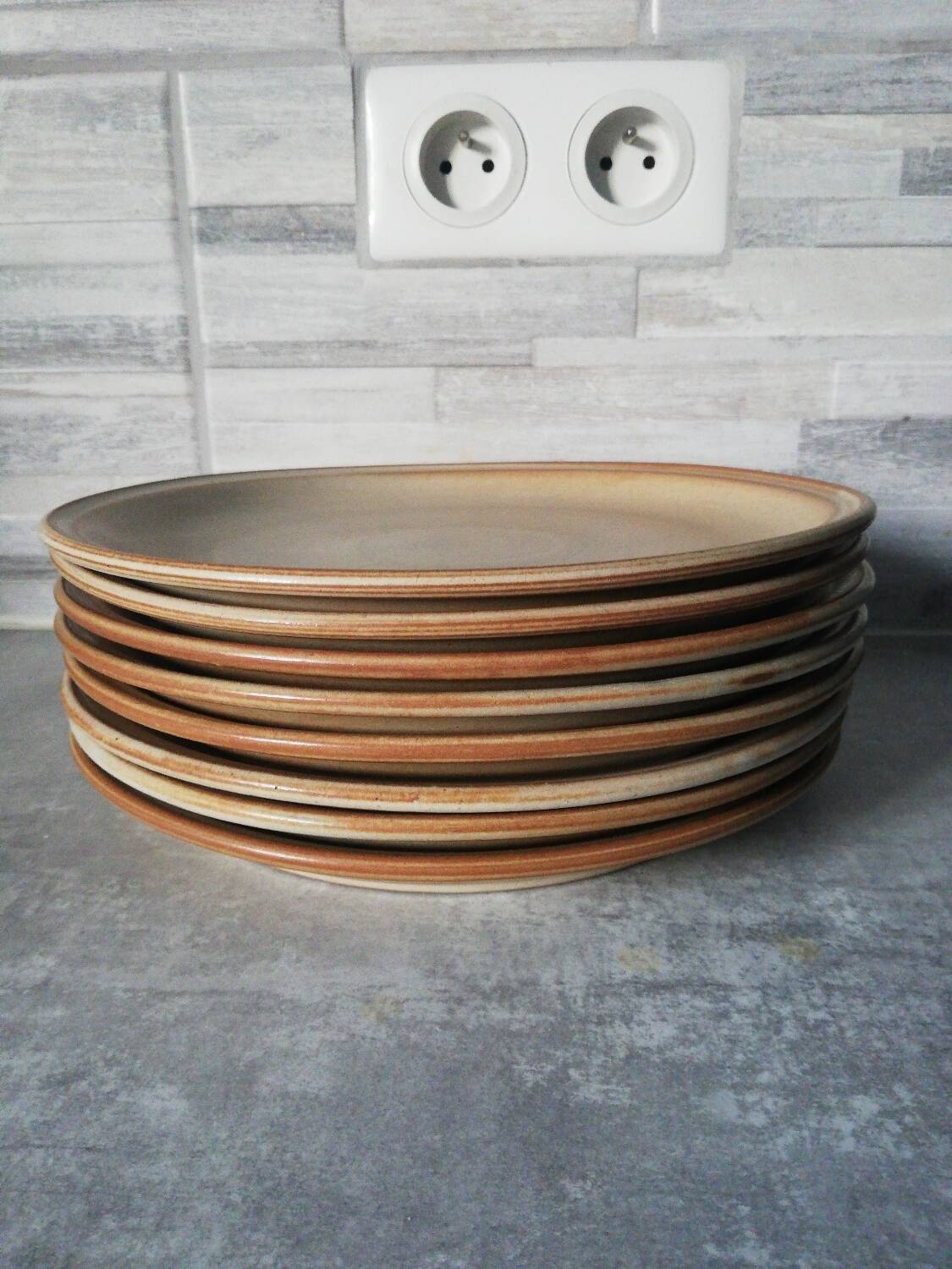 Stoneware plates set of 8