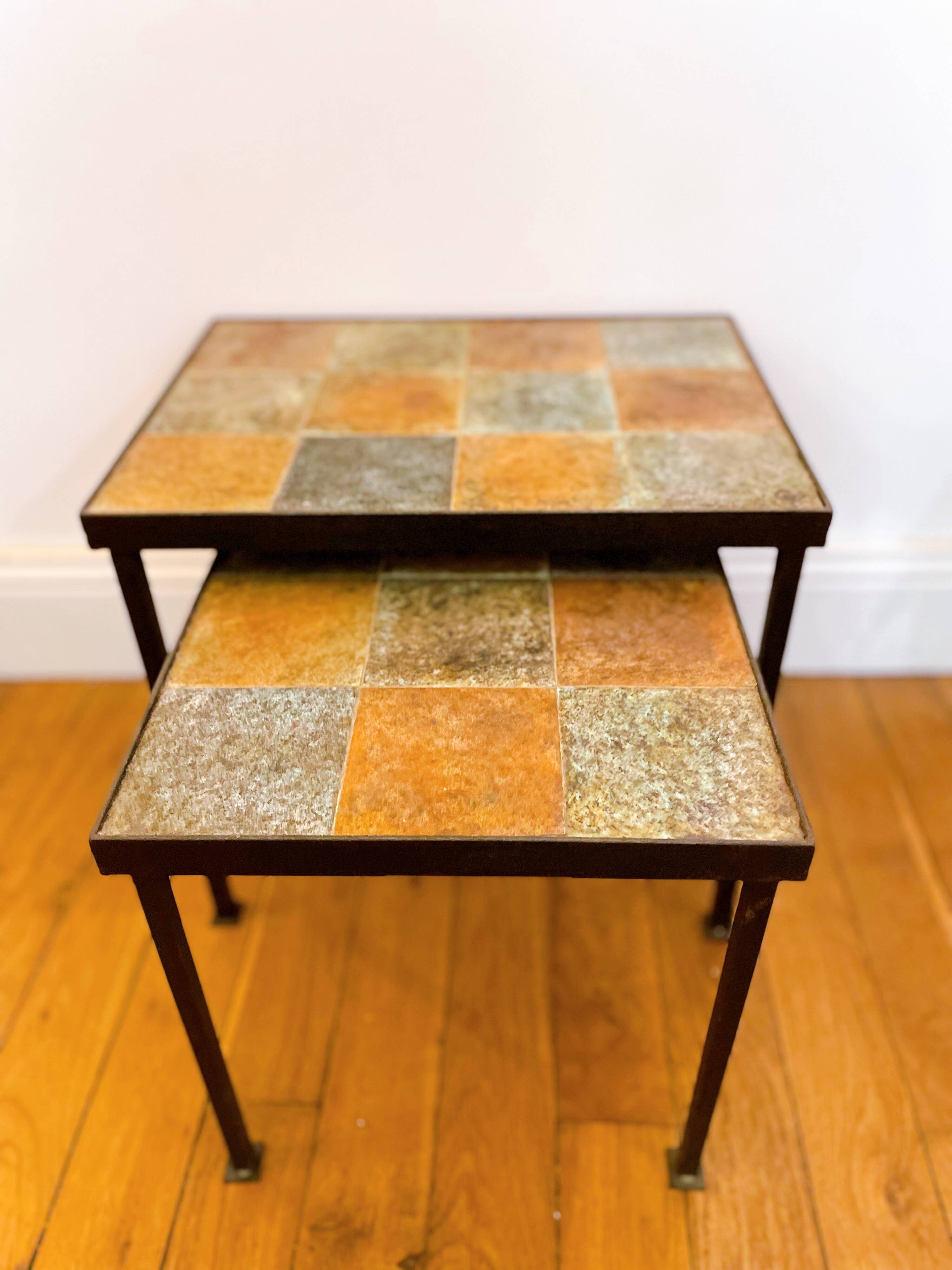 Nest tables in ceramic and metal