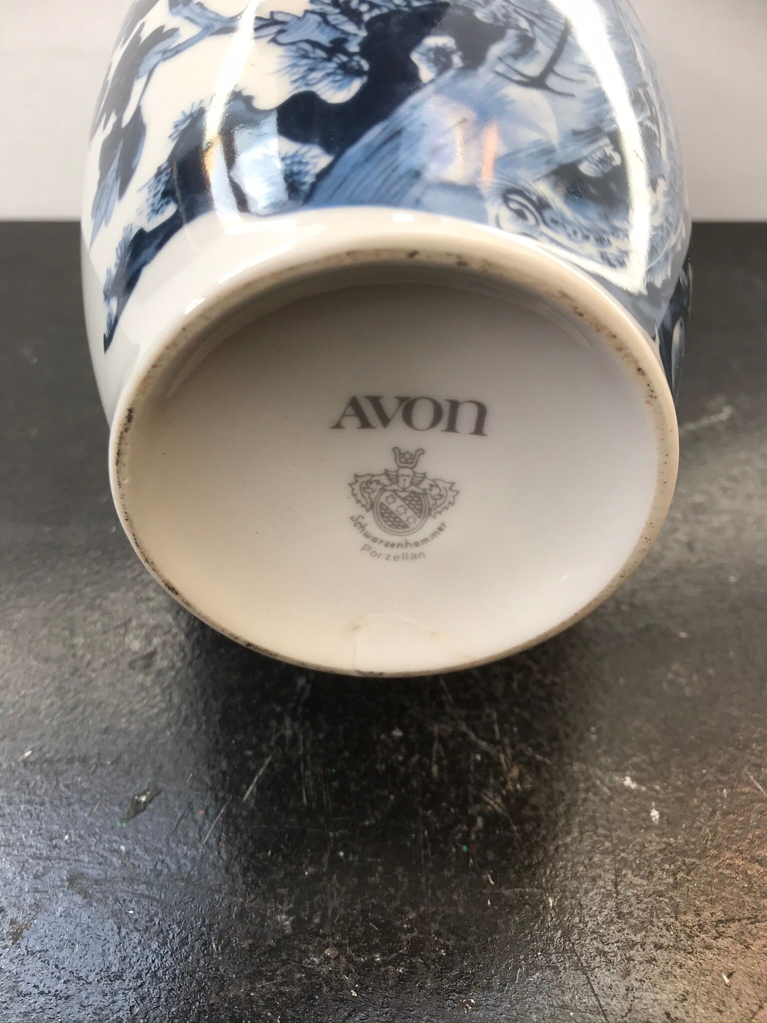Avon old ceramics white vase flowers