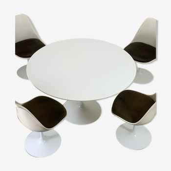 Table & avec chaises pivotantes d'Eero Saarinen pour Knoll International des années 1960