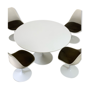 Table & avec chaises pivotantes d'Eero Saarinen pour Knoll International des années 1960