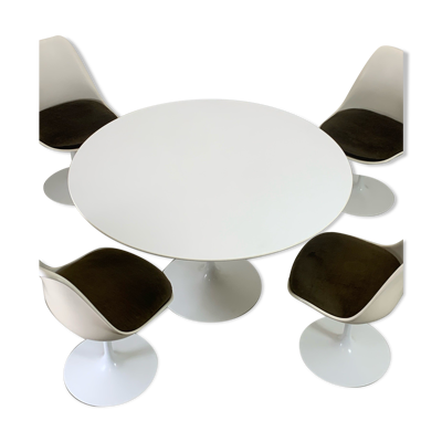 Table & avec chaises pivotantes d'Eero Saarinen pour Knoll International des années 1960