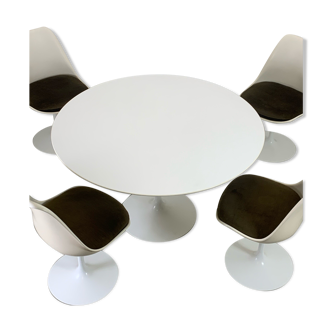 Table & avec chaises pivotantes d'Eero Saarinen pour Knoll International des années 1960