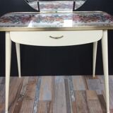 Hairdresser of the 50s and 60s with triptych mirror