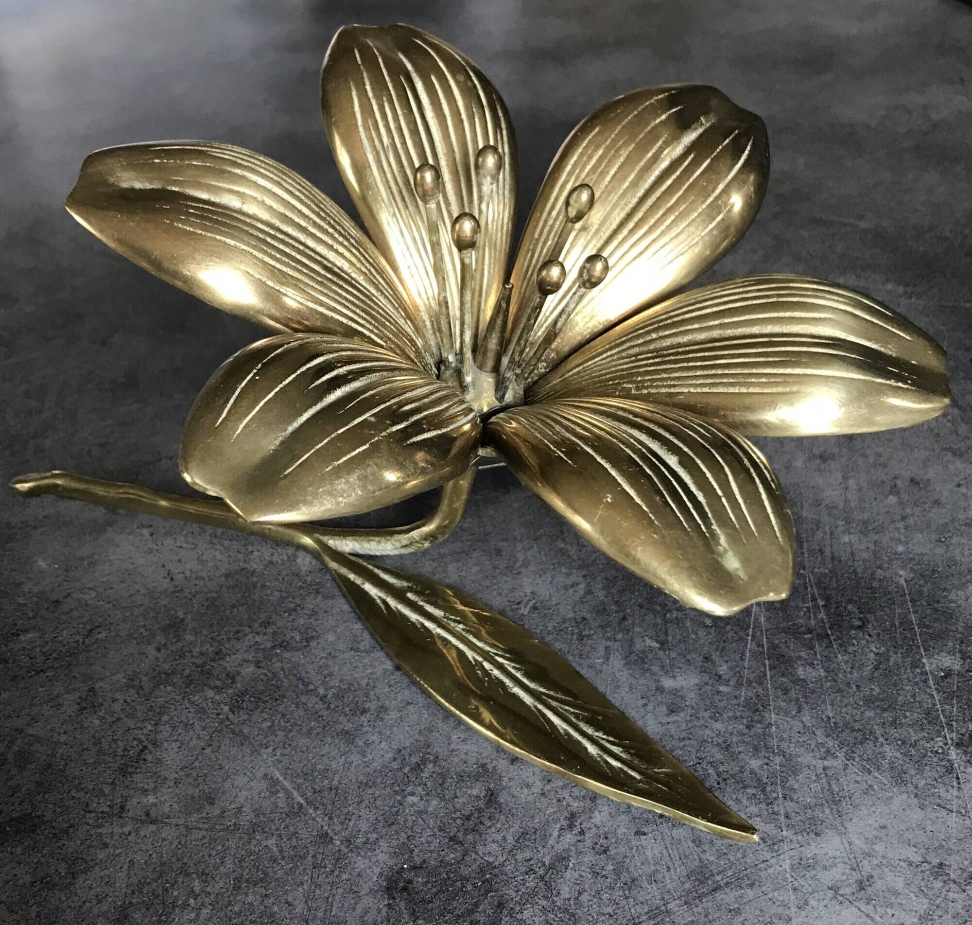 Vintage flower ashtray in solid gold-plated brass with six removable petals from the 60s/70s