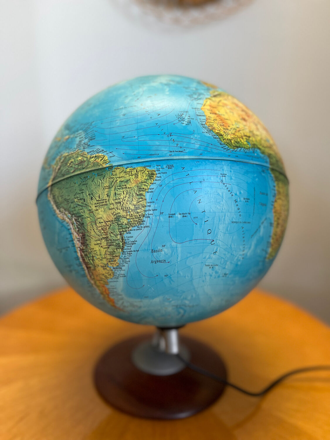 Globe terrestre lumineux vintage
