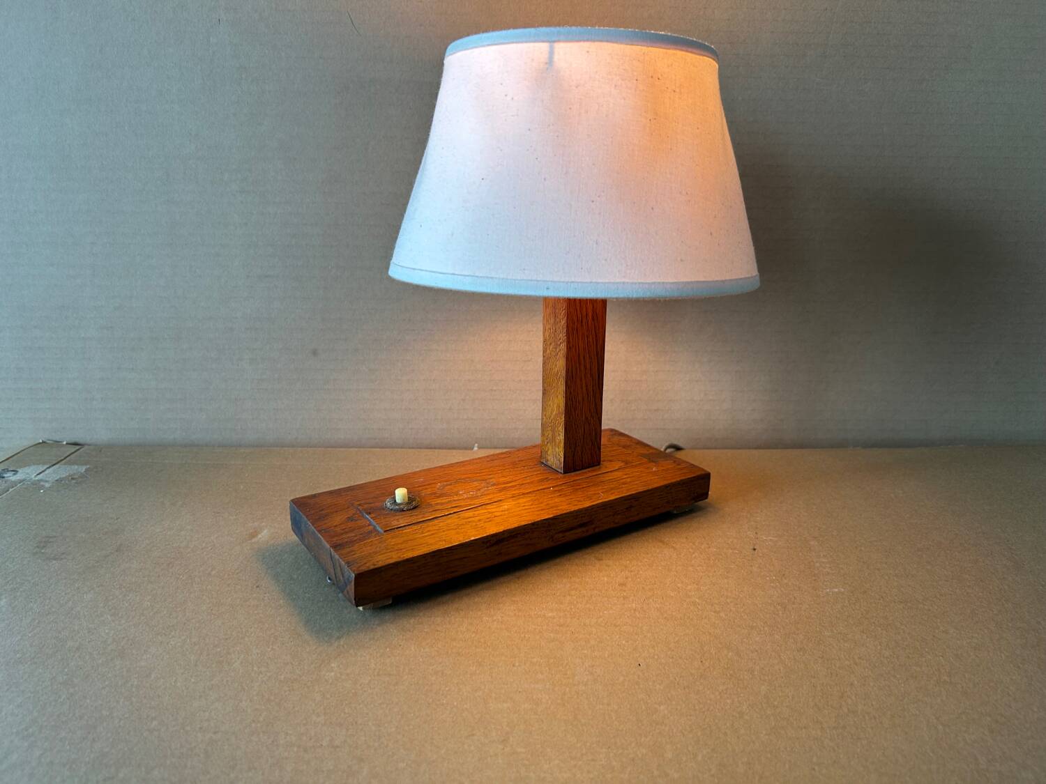 Petite lampe à poser en bois