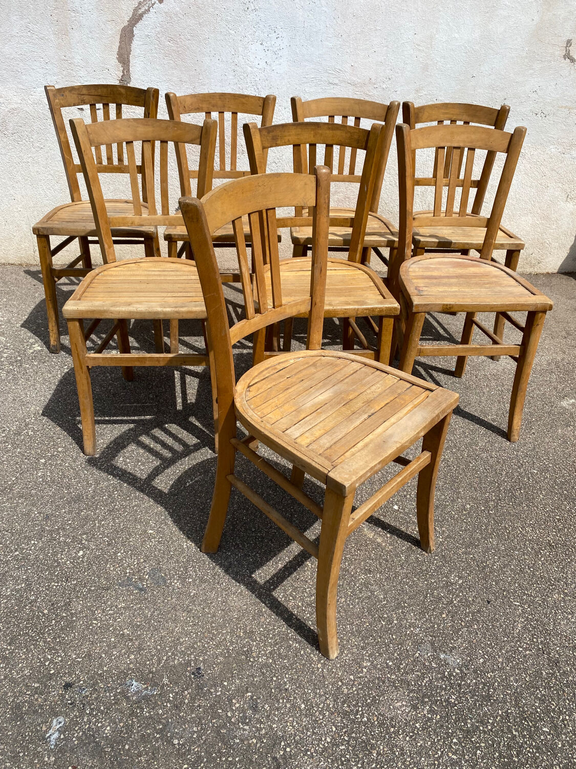 Set de 8 chaises bistrot brutes
