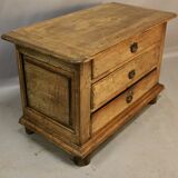 Louis XIV chest of drawers in walnut