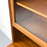 Buffet en teck avec portes en verre par Brouer Møbler, années 1960.