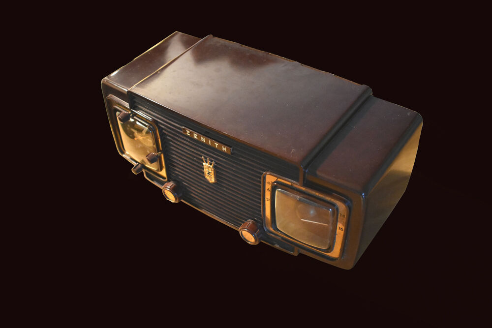 American radio 1954 (midget) Zenith radio corp.