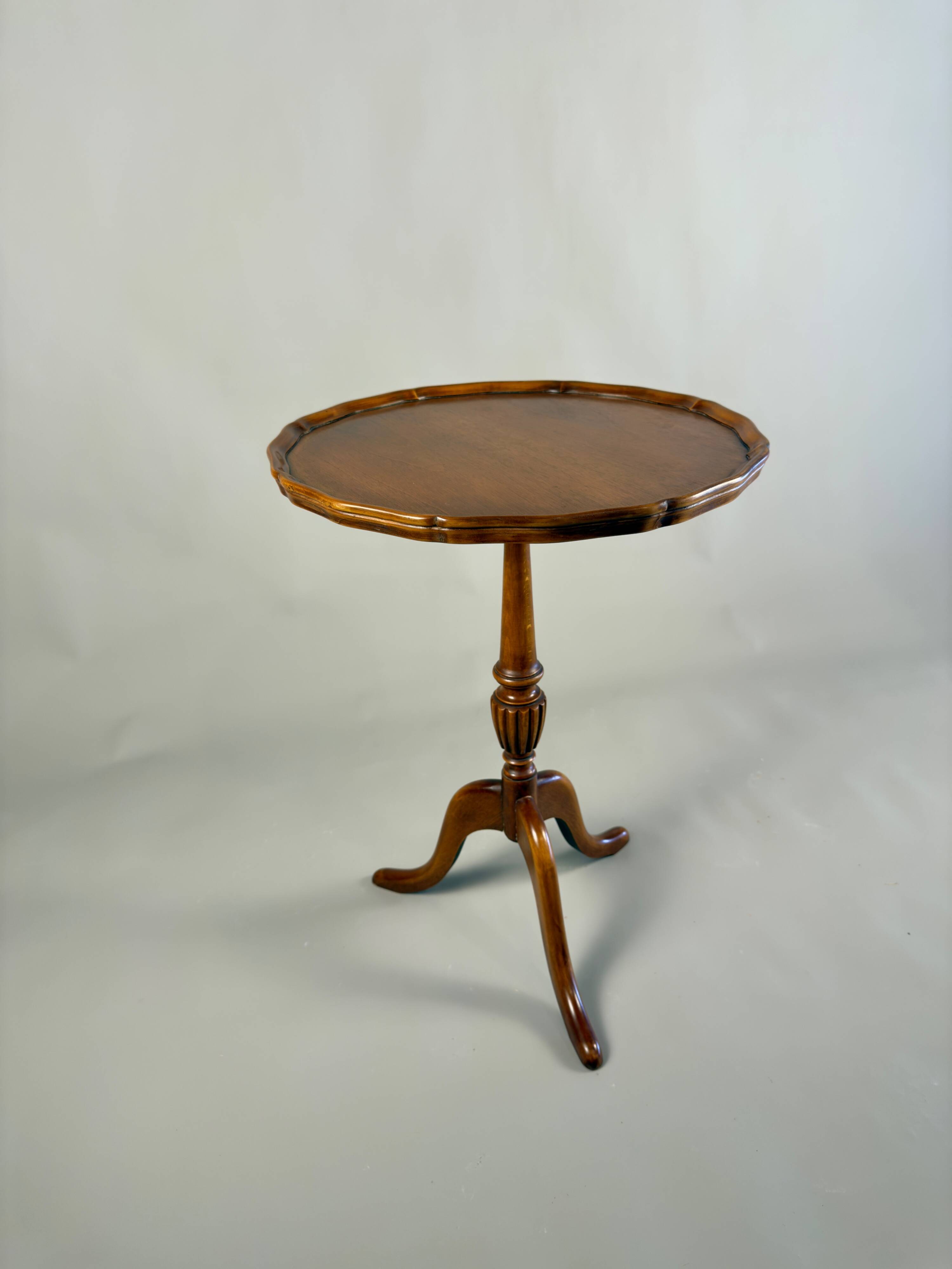 Table d'appoint sur pied vintage