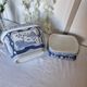 Magnifique cache-pot oriental sur piédestal en porcelaine bleue et blanche
