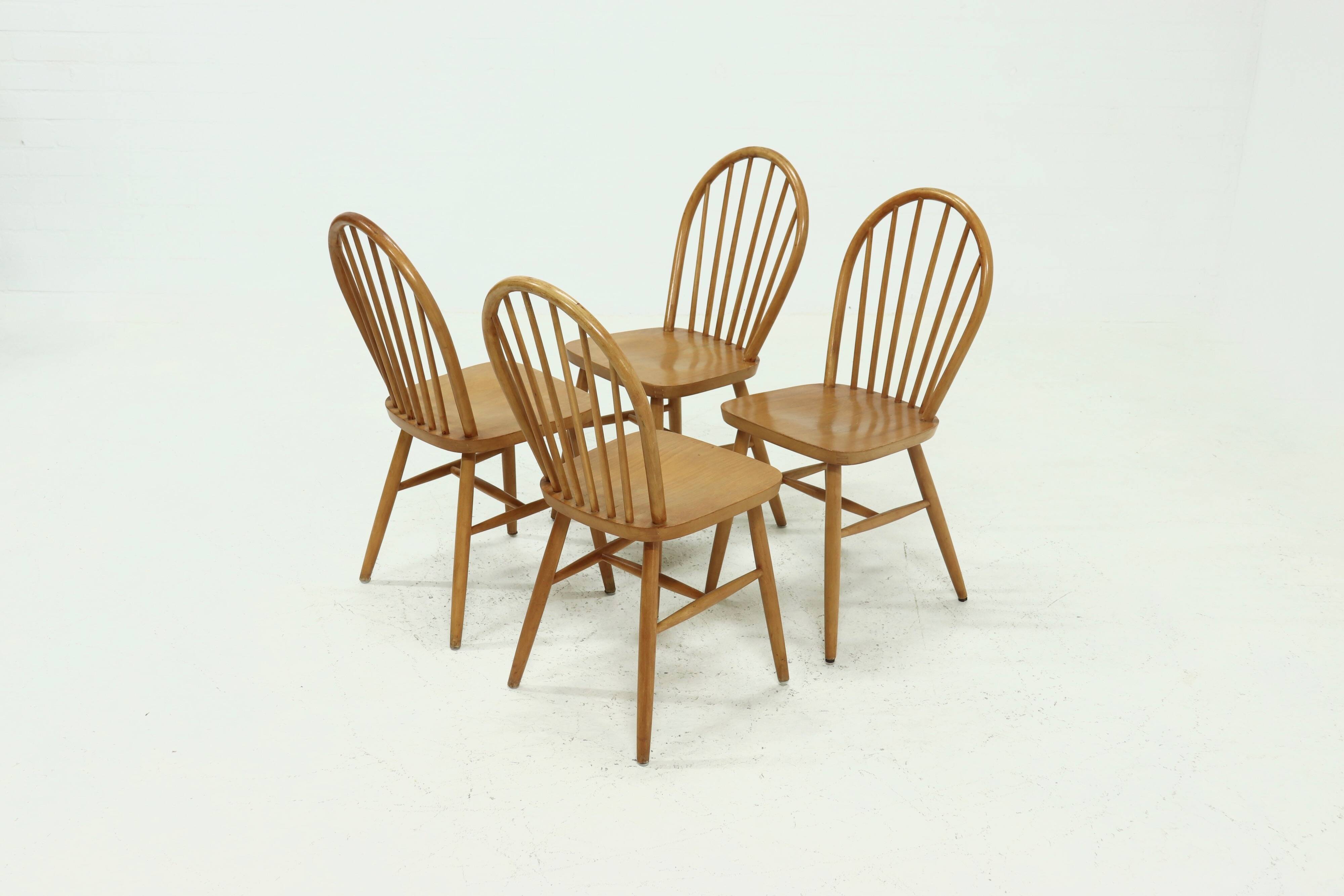 4 chaises de salle à manger scandinaves à dossier à fuseaux, style Akerblom années 1960