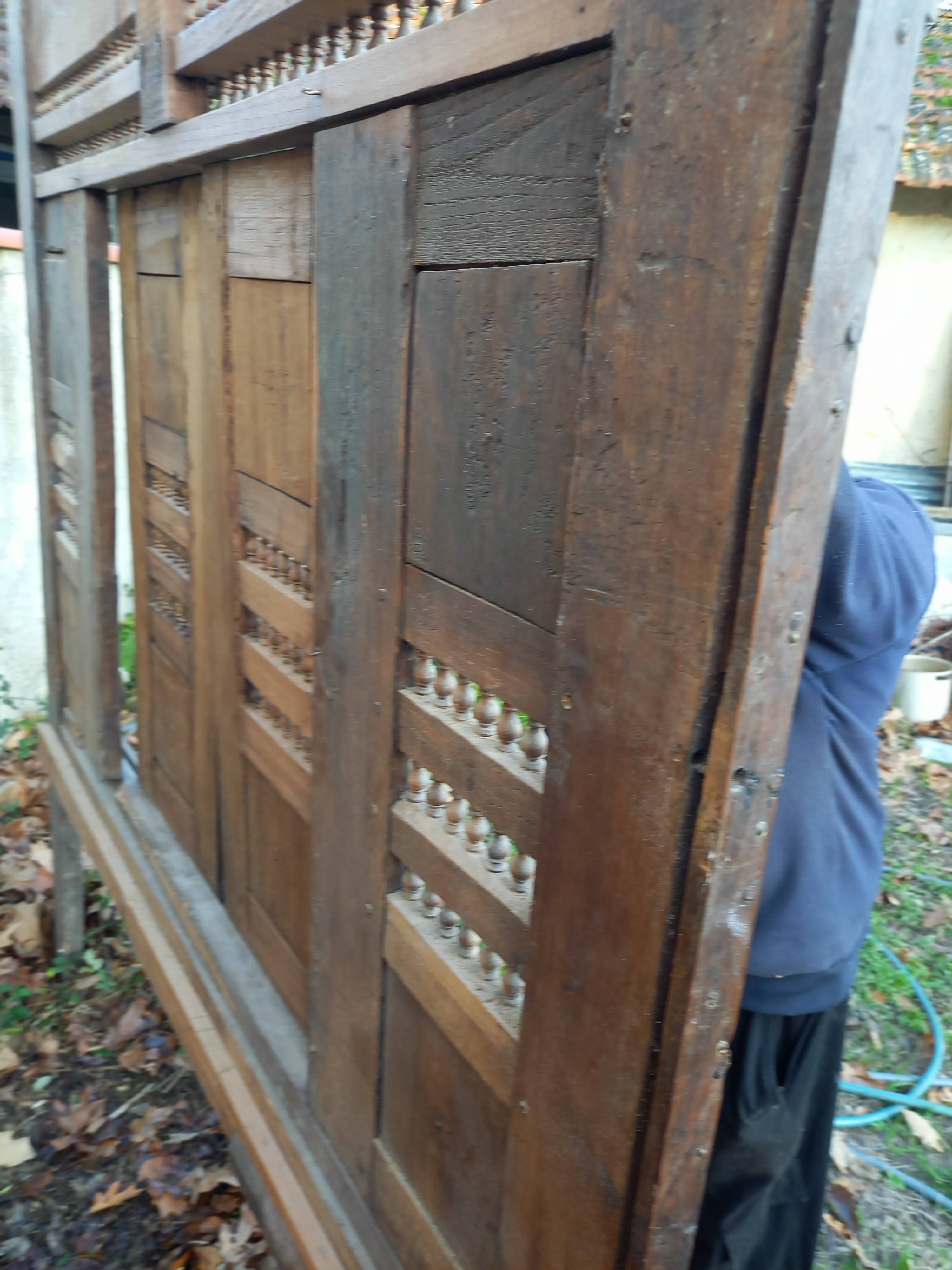 Old Breton closed bed façade