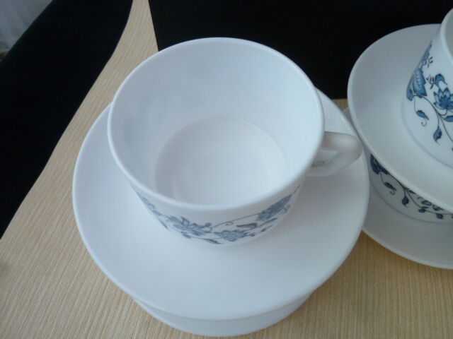 Set of 6 cups of tea or chocolate vintage in arcopal