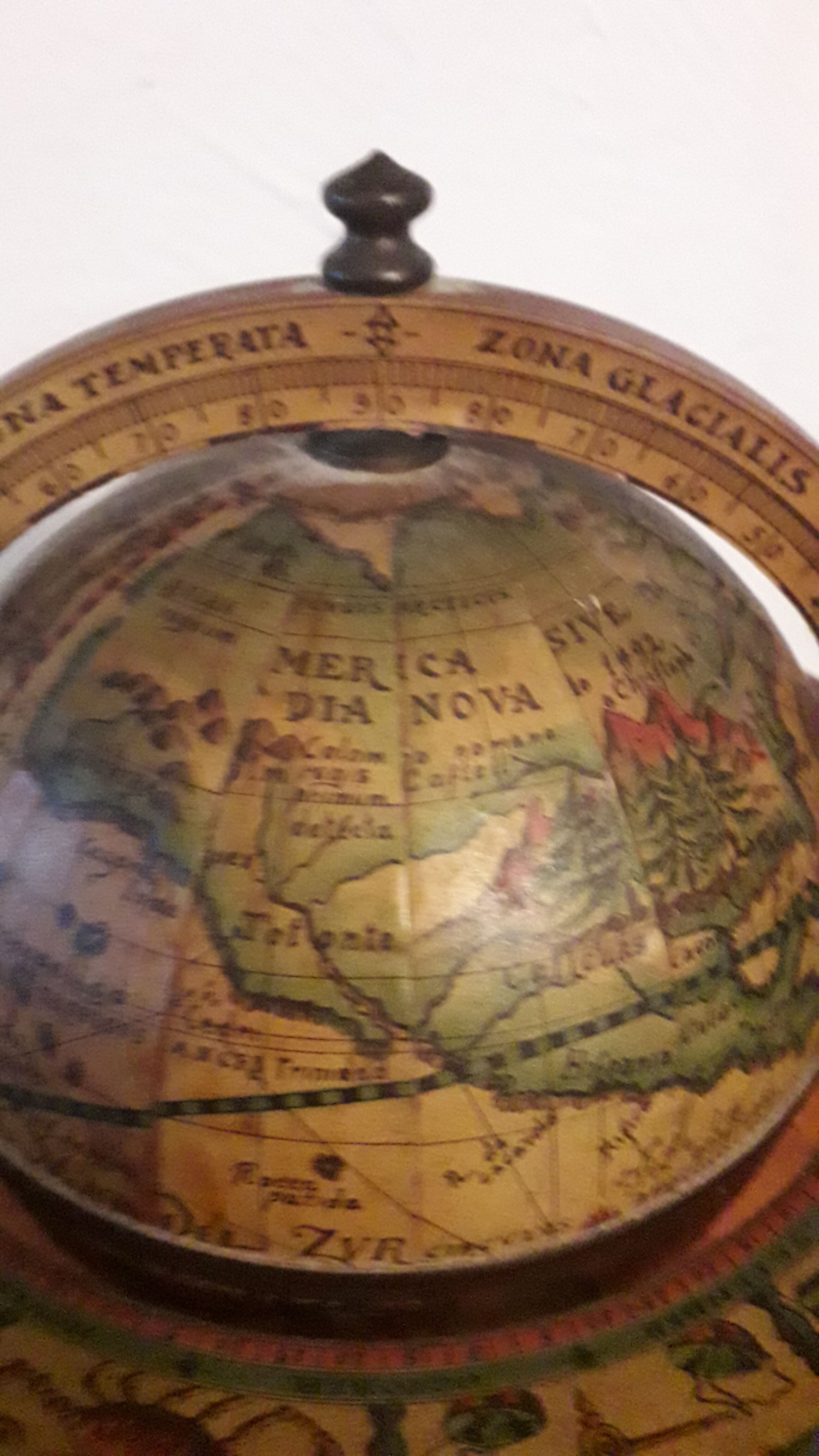 Ice bucket, globe globe map
