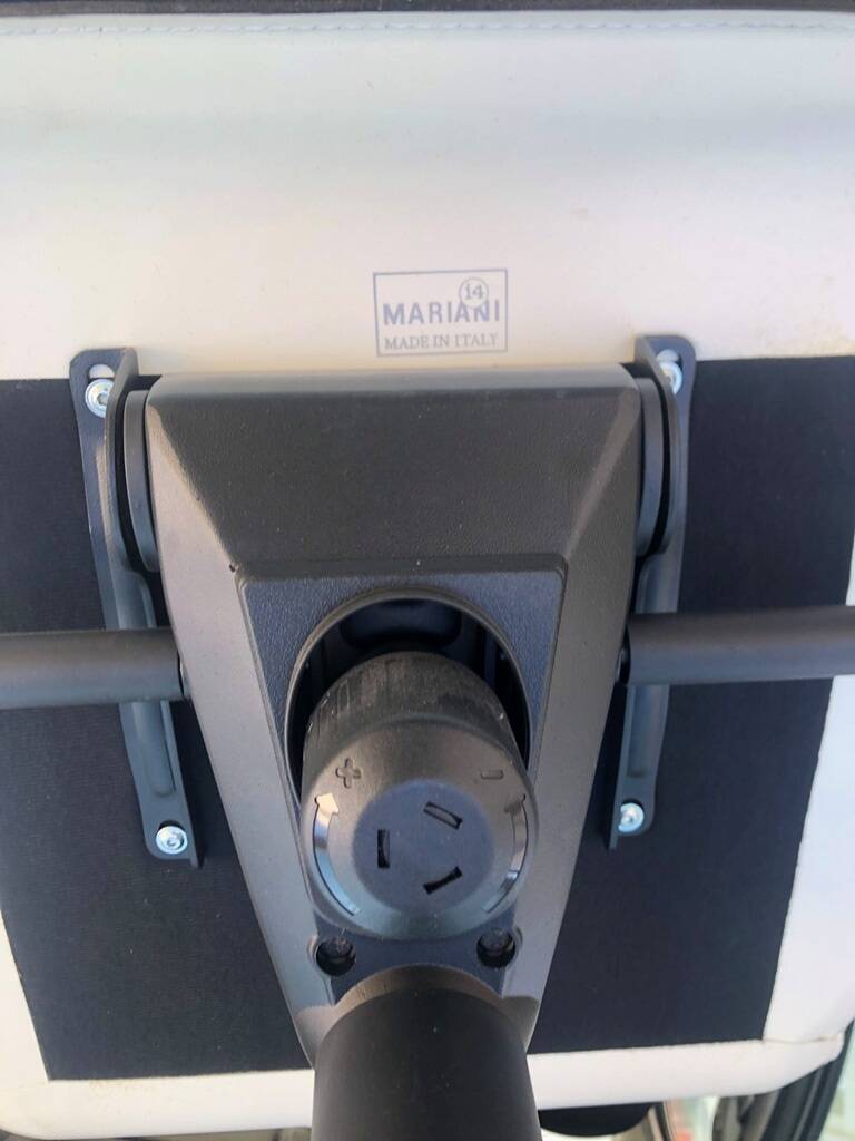 Wing Mariani executive chair