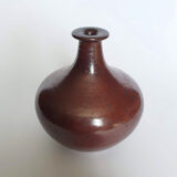 Vase en grès signé
