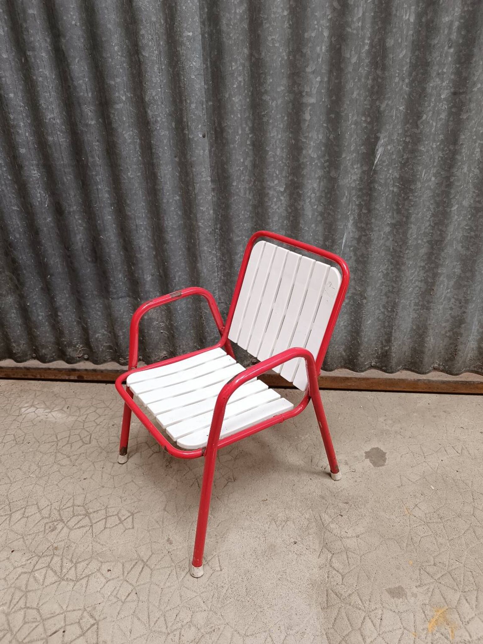 Fauteuil de jardin enfant en métal rouge