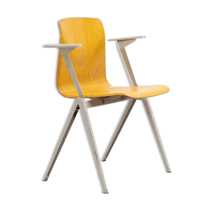 Chaise avec accoudoirs