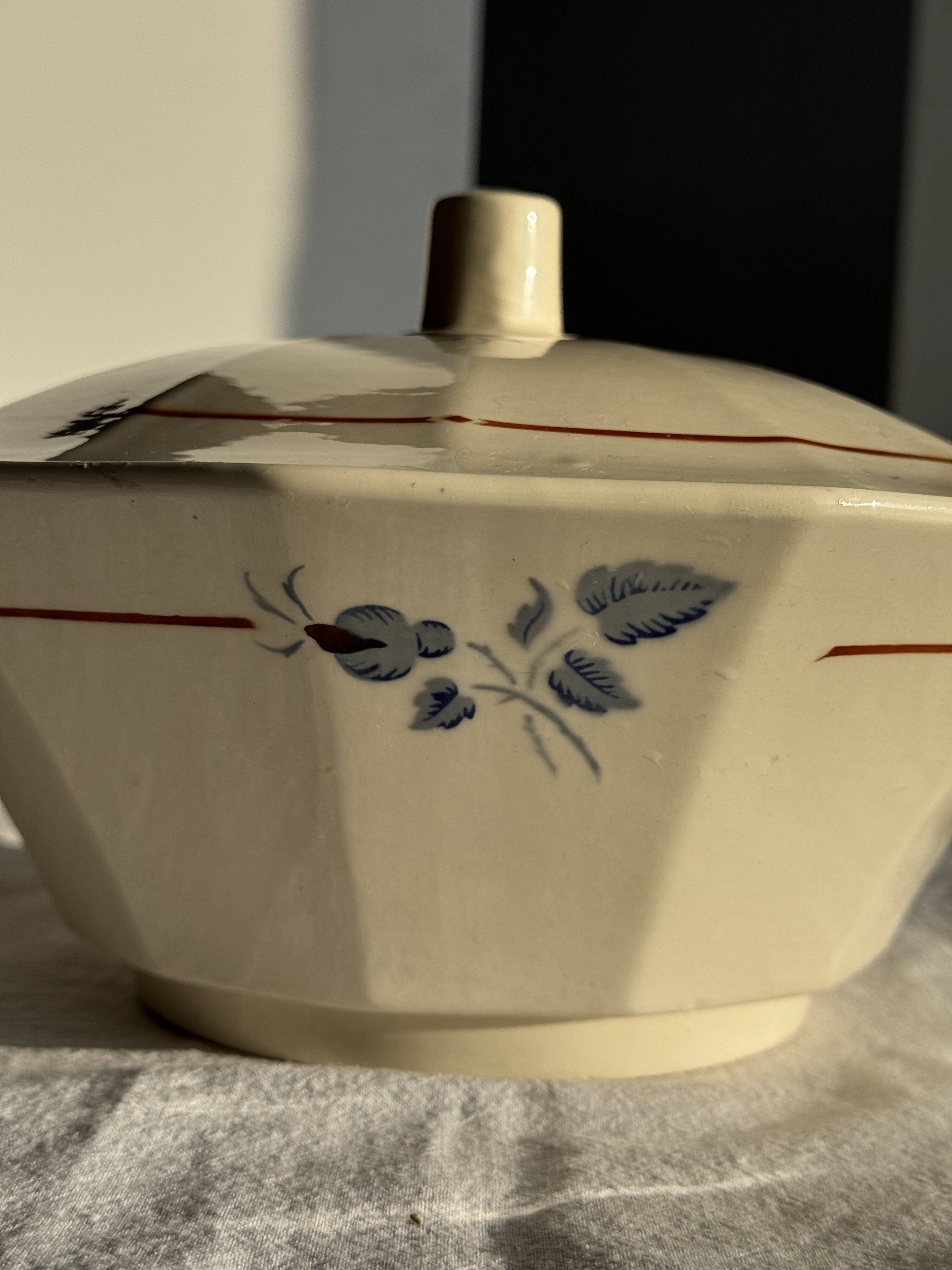 Antique Sarreguemines soup tureen with lid, rose pattern, D33 H28.