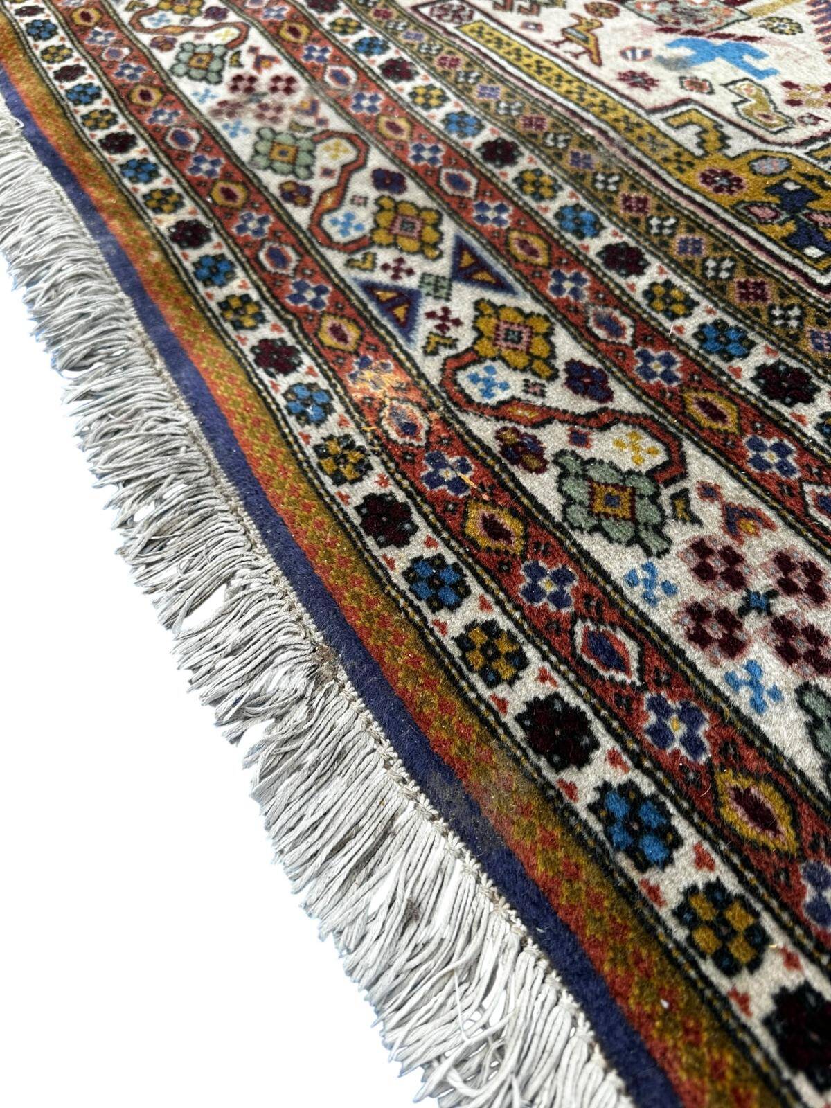Handmade Persian carpet 270cm x 170cm