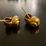 2 Snail-shaped salt pots in gold-colored porcelain