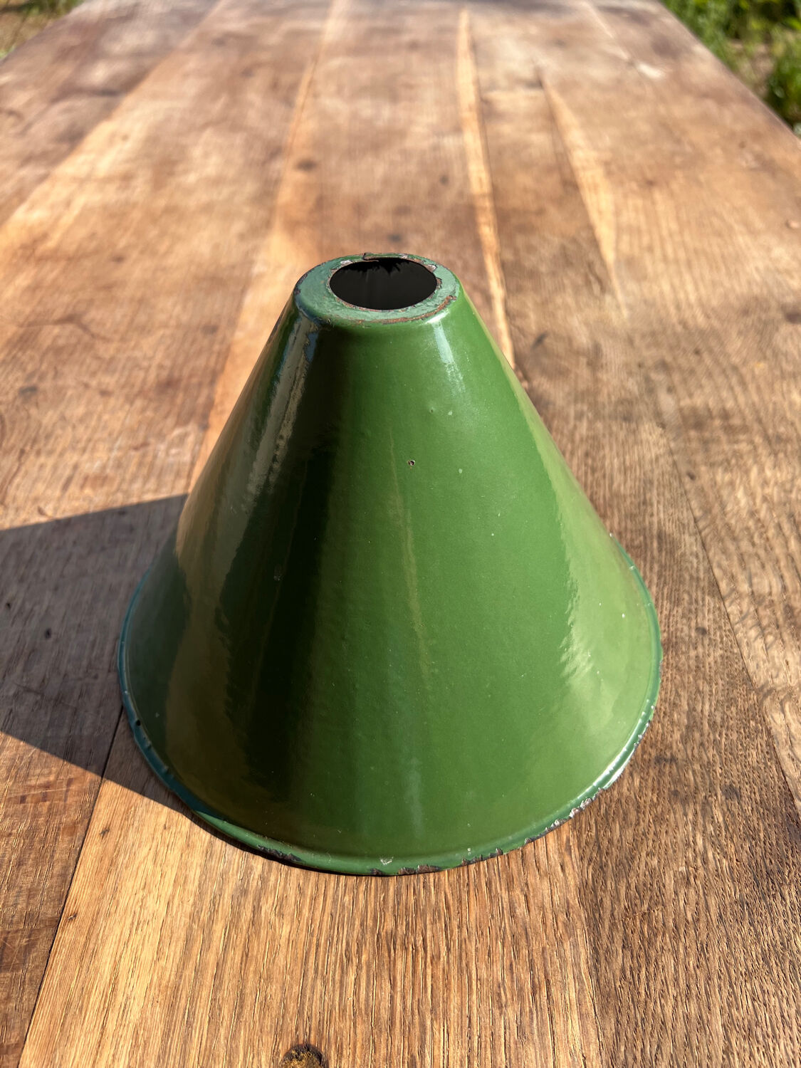 Industrial lampshade in enamelled sheet metal in conical shape