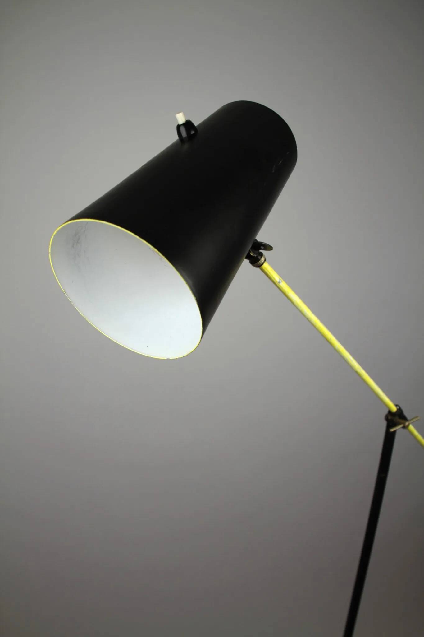 Lampadaire tripode "Canne à pêche" moderniste suédois – Suède, années 1950