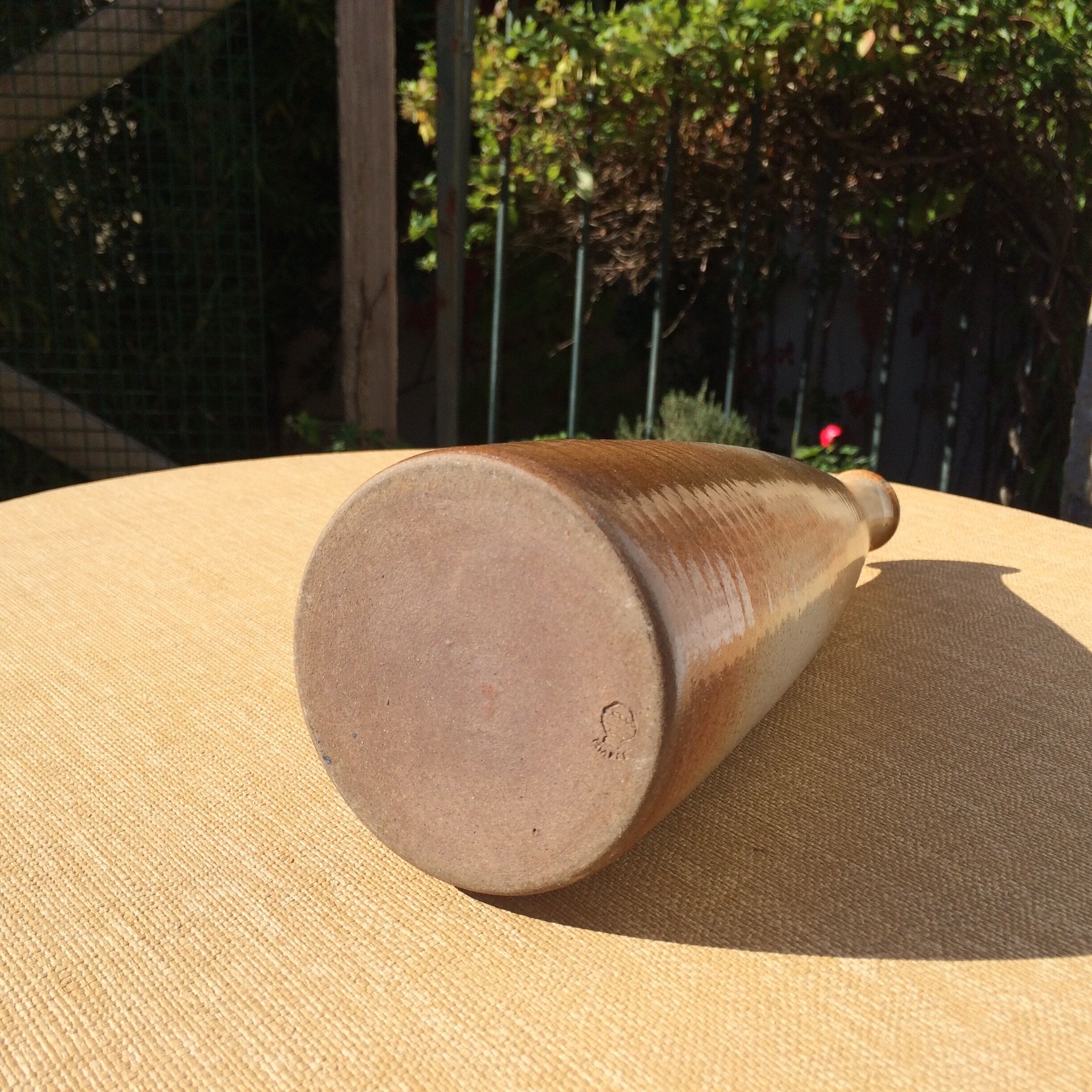 Bottle in sandstone or doilies