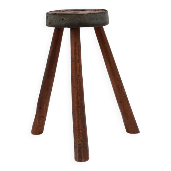 Tabouret tripode brutaliste en chêne massif et métal, France années 1850