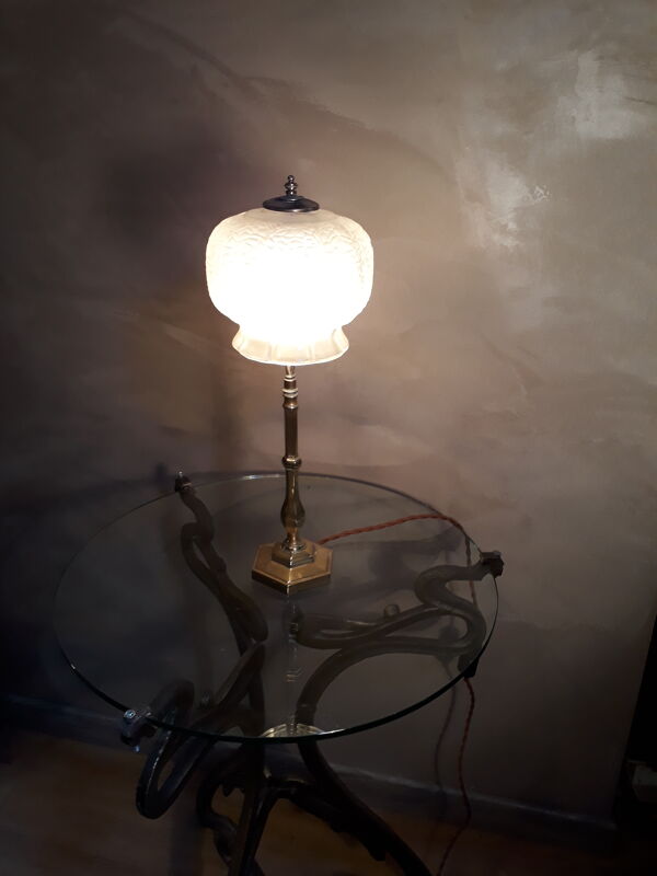 Lampe laiton et son verre moulé  en forme de cloche  ,  style art deco  1930  electrici