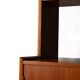 Bibliothèque scandinave vintage avec armoire et étagères
