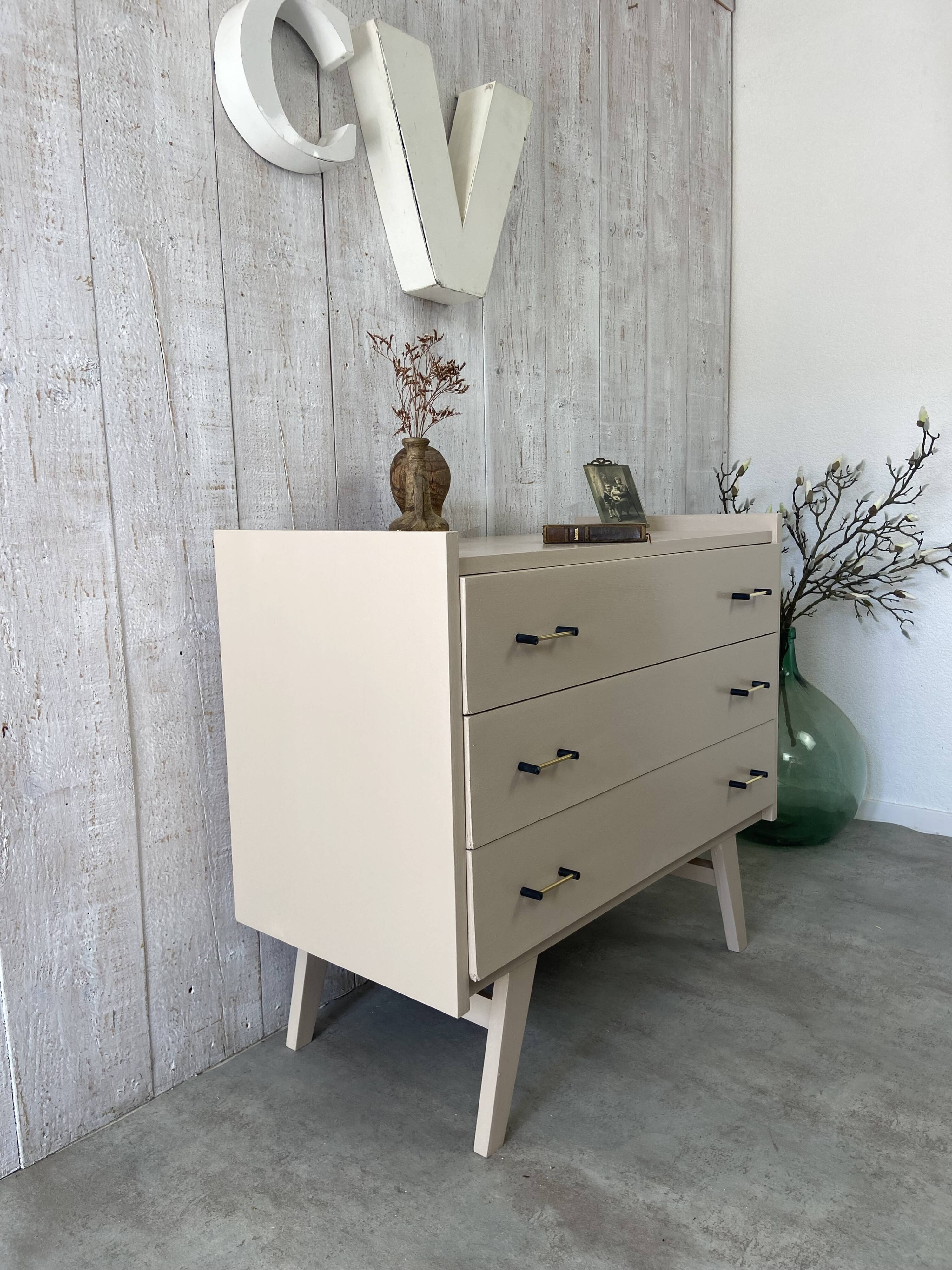 Vintage chest of drawers